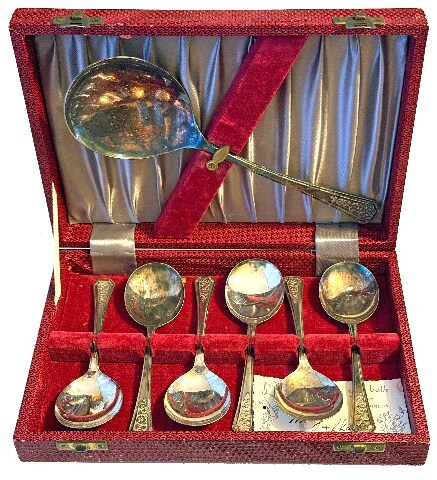 Vintage dessert spoon set from Yeoman of England in original case.