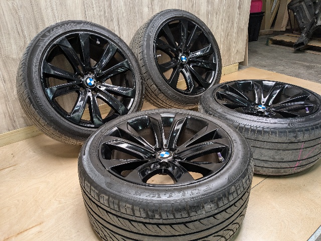 BMW X5 X6 F15 F16 スタッドレスセット BMW X5、X6に装着できる18インチスタッドレスセット入庫です！ BMW