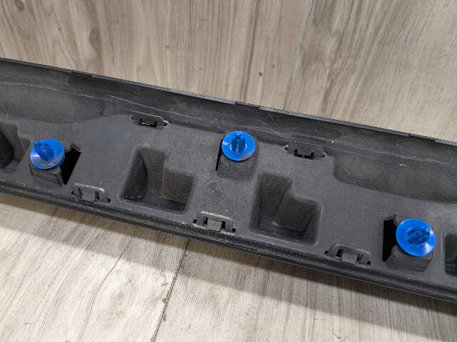Garniture Inférieure De Porte Gauche BMW Série 7 E23 - Réf 51 42 1 914 439 - Occasion NEUVE