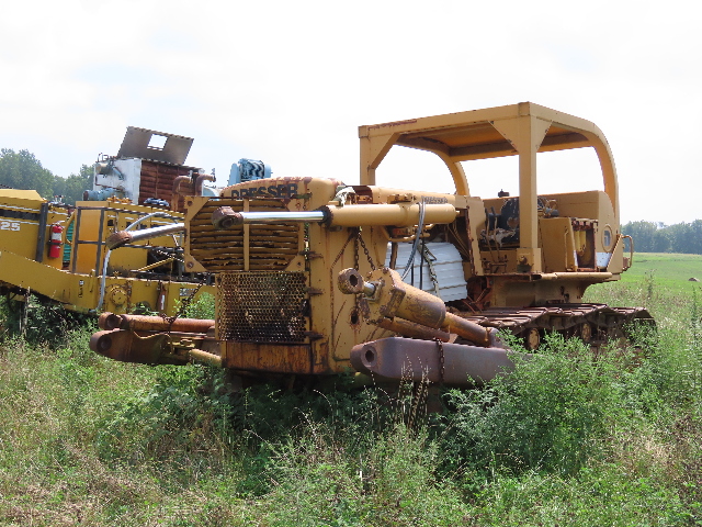 International Dresser TD25C Dozer For Parts Tracks Undercarriage Transmission