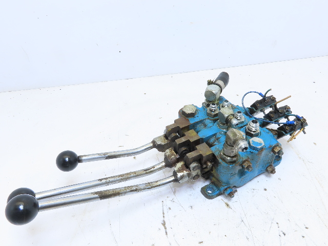 3 Spool Lever Hydraulic Double Acting Control Valve Open Center 3/4-16 ports