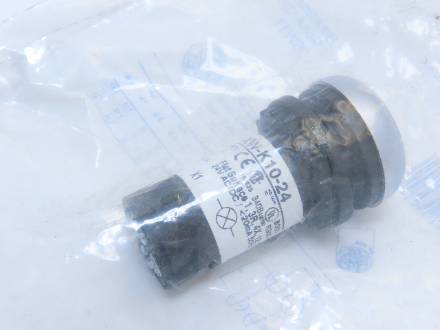 Eaton C22-DRL-XW-K10-24 Pushbutton Non-Illuminated Maintained White No Lense