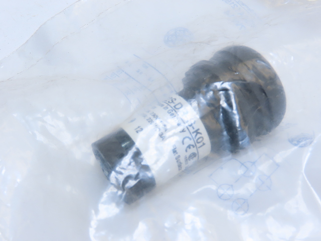 Eaton C22S-DR-S-K01 Compact Pushbutton Non-illuminated Maintained Black Flush