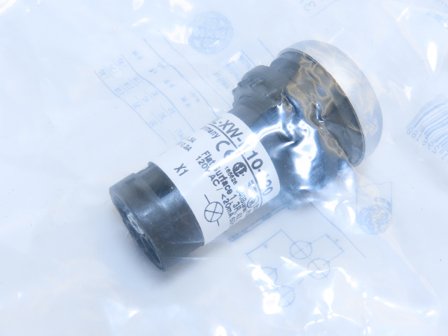 Eaton C22-DRL-XW-K10-120 Pushbutton Illuminated Maintained White No Lense