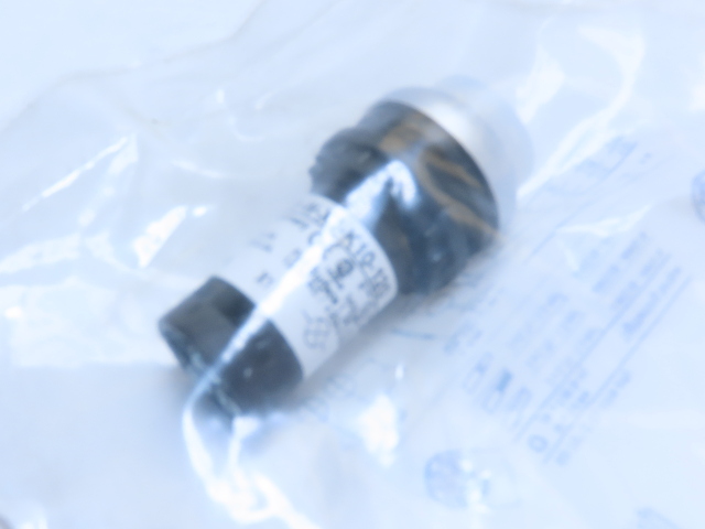 Eaton C22-DLH-W-X1-K10-120 Pushbutton Illuminated Momentary White X1 Etch Extend
