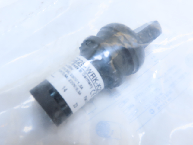 Eaton C22S-WRK-K20 3 Position Rotary Selector Switch Maintained 40&deg; 2NO BLK&WHT
