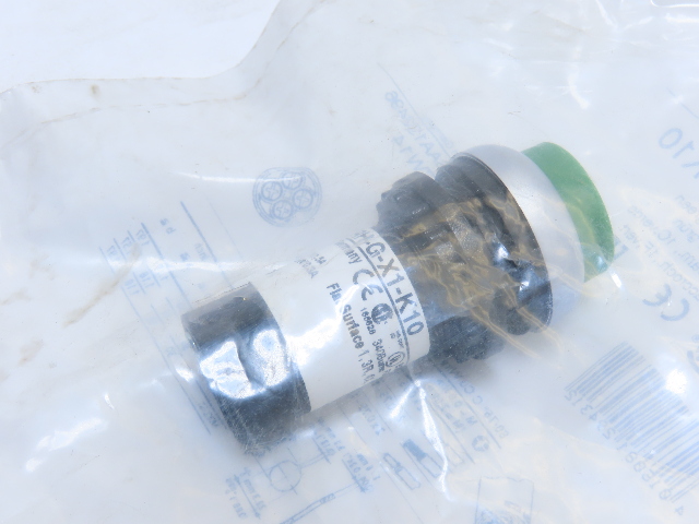Eaton C22-DRH-G-X1-K10 Pushbutton Maintained Non-Illuminated Green Extd  X1 Etch