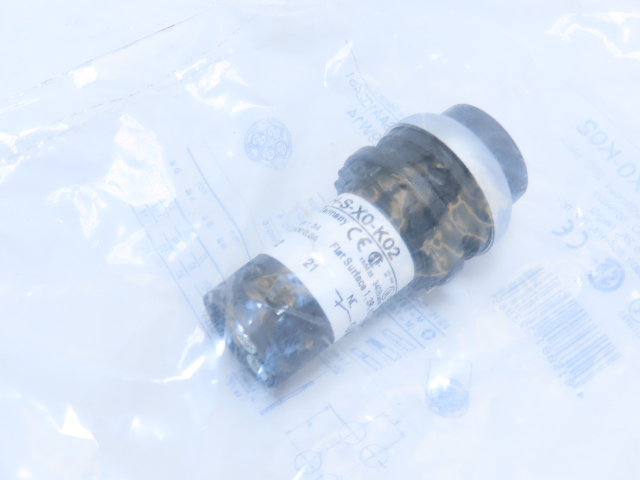 Eaton C22-DH-S-X0-K02 Compact Pushbutton Non-Illuminated Momentary Black X0 Etch