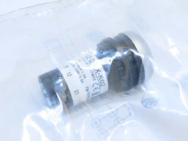 Eaton C22-DR-X-K02 Compact Pushbutton Non-illuminated Maintained No button