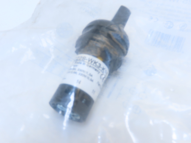 Eaton C22S-WK3-K11 3 Position Momentary Rotary Selector Switch 1NO/1NC BLK&WHT