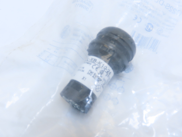 Eaton C22S-DL-XB-K10-24 Pushbutton Illuminated Momentary Blue No Lense 1NO