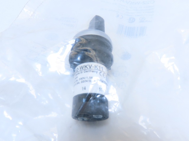Eaton C22-WKV-K11 2 Position Rotary Selector Switch Momentary 1NO 1NC BLK&WHT