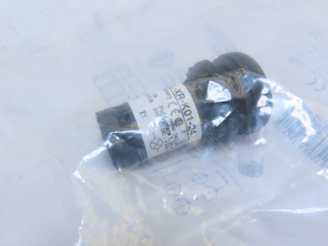 Eaton C22S-DL-XR-K01-24 Pushbutton Switch Illuminated Momentary Red No Lense