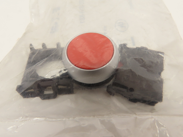 Eaton M22-D-R-K01 Red Momentary Push Button &oslash;22.5mm 1NC Contact 600VAC 10A