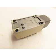 OMRON D4B-2515N LIMIT SWITCH W/D4B-0010N  ROLLER LEVER