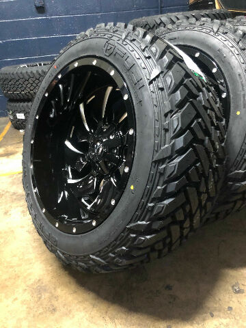 からめる 22x12 Fuel D574 Cleaver Wheels 35
