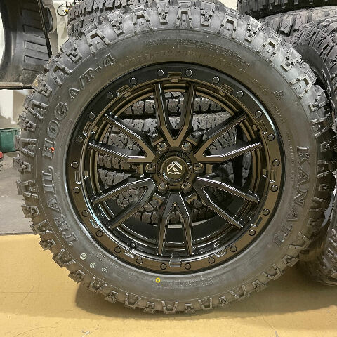 20x9 Fuel D679 Rebel Black Wheels 33