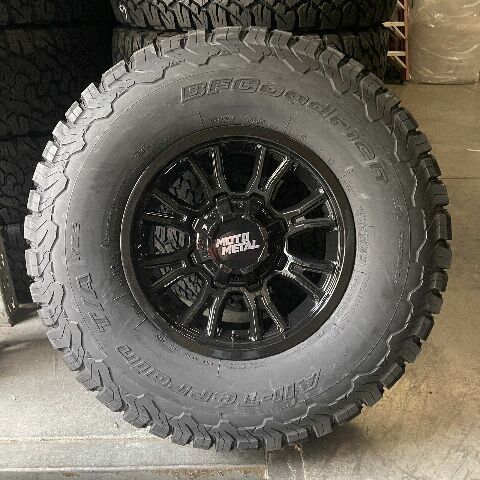 4) 17x9 Moto Metal MO810 Wheels 35