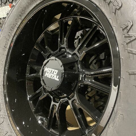 20x10 Moto Metal MO810 Legacy Wheels 35 Fuel MT Tires 8X6.5 Chevy